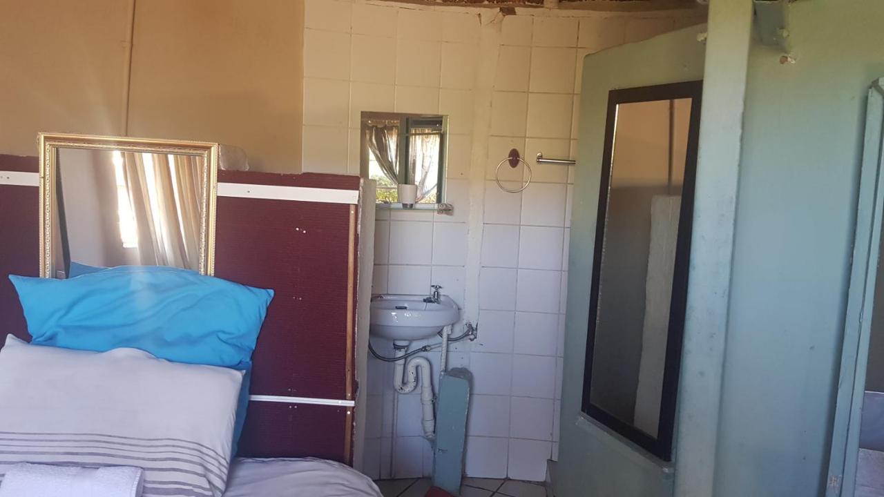 Chocks Guest House Lejone Bagian luar foto