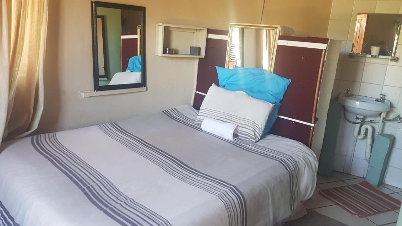 Chocks Guest House Lejone Bagian luar foto