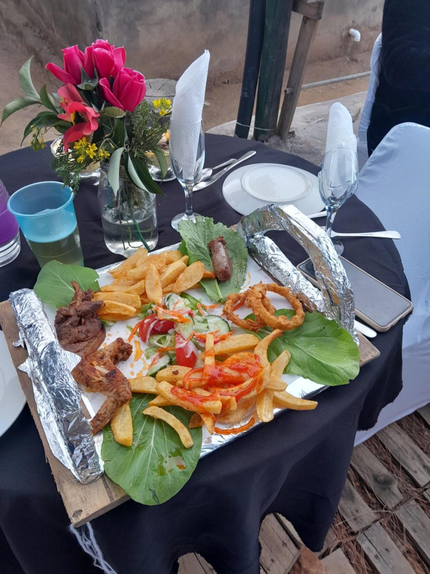 Chocks Guest House Lejone Bagian luar foto