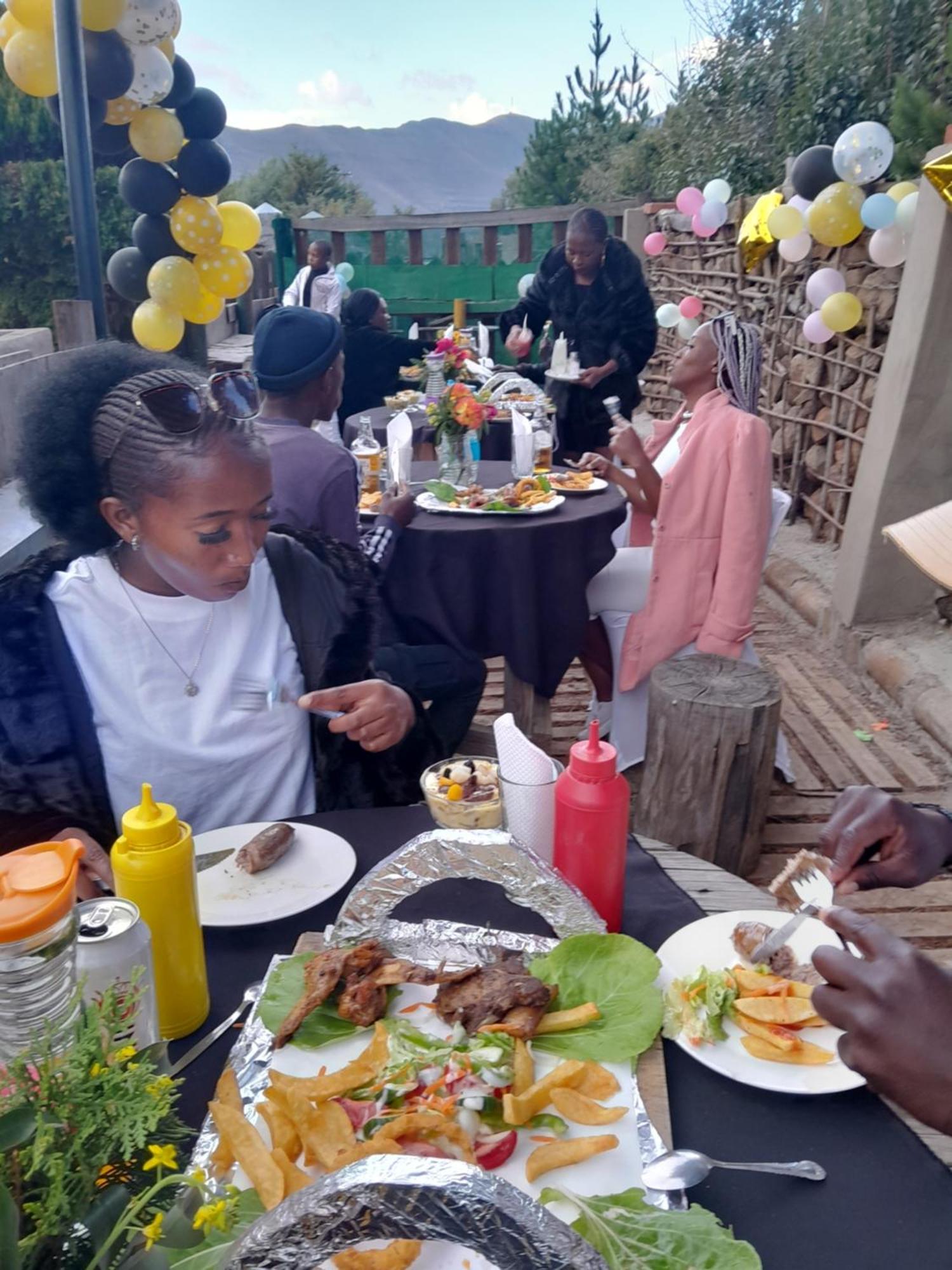 Chocks Guest House Lejone Bagian luar foto