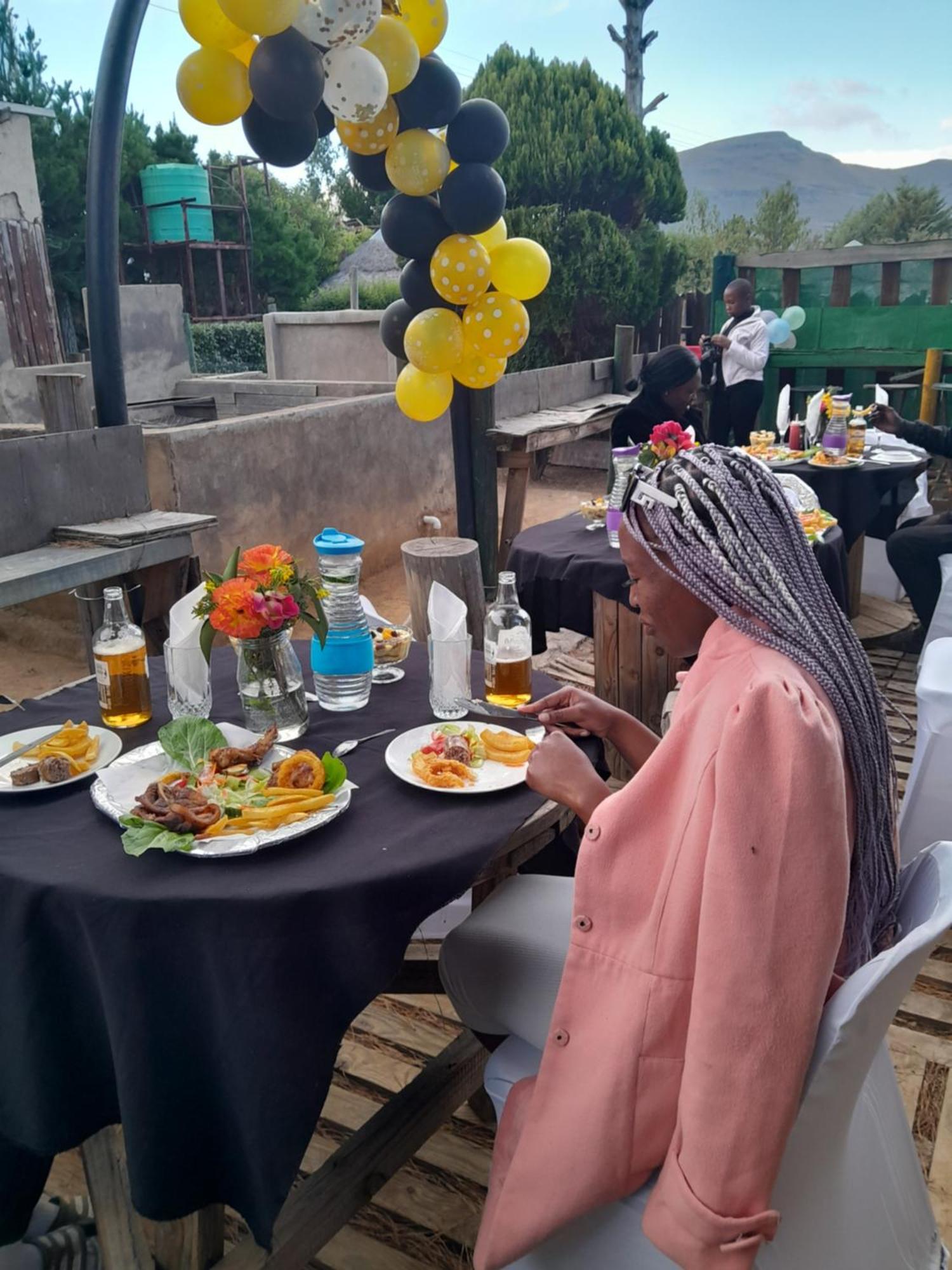 Chocks Guest House Lejone Bagian luar foto