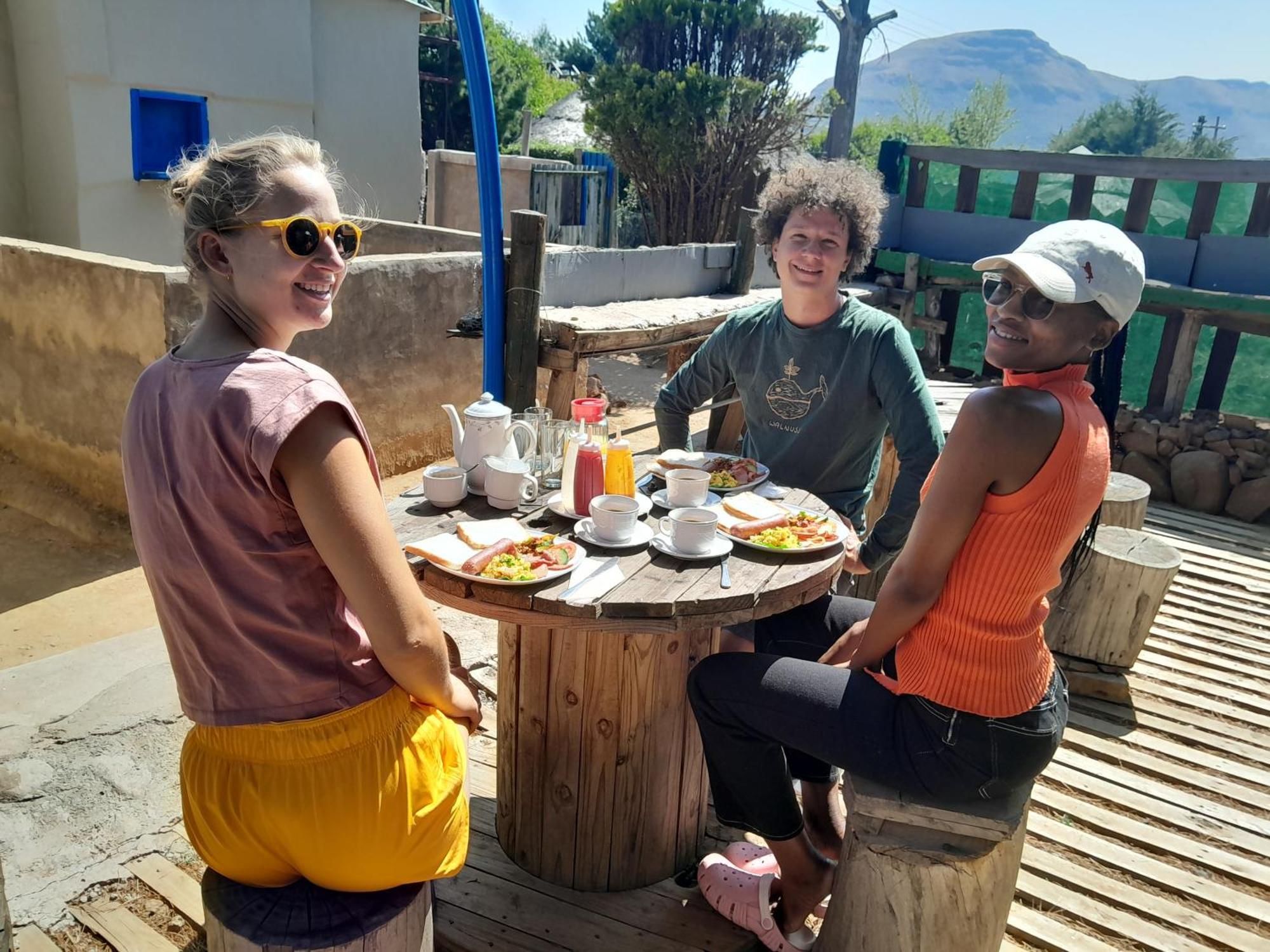 Chocks Guest House Lejone Bagian luar foto